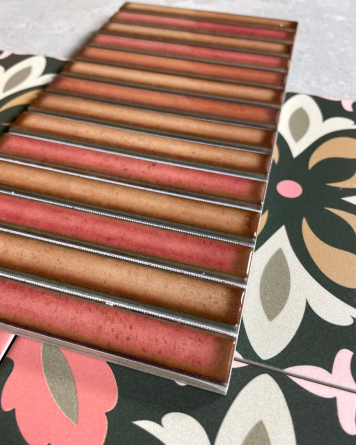 Wall Sticks Red Vintage Design | Kit Kat Rust 11,5x23 cm
