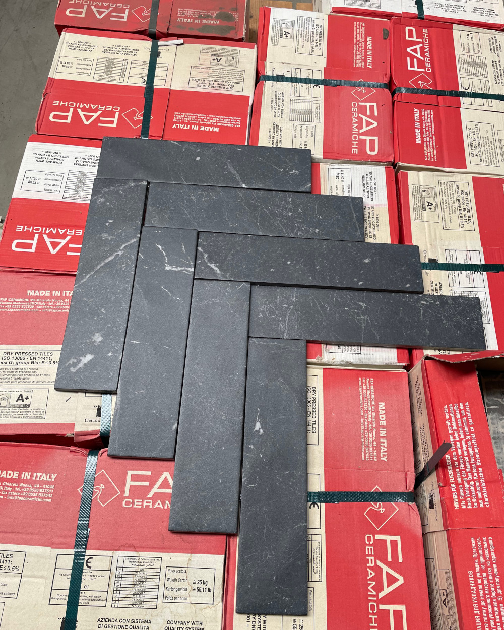 12,96 m² Restposten 7,5x30 Roma Grafite Brick