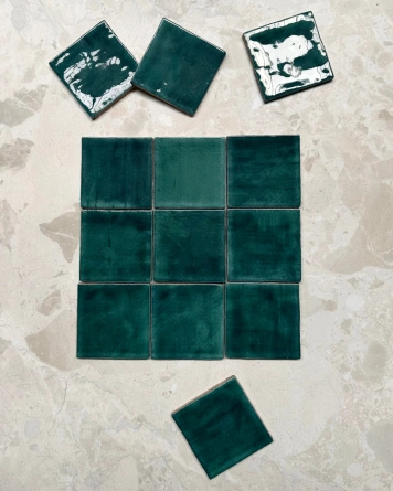 Nour Emerald – Zellige-Wandfliese in Grün, 10x10 cm
