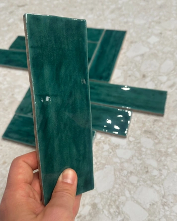Nour Emerald – Zellige Wandfliese Smaragdgrün 6,5x20 cm | ZELLIGE COUTURE