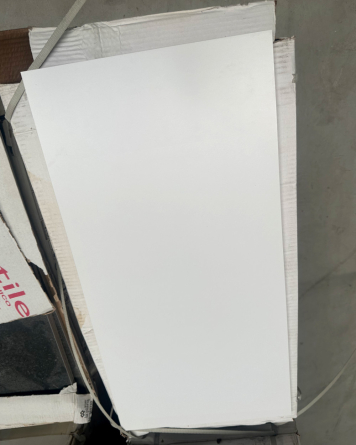 10,08 m² Restposten Wandfliesen 30x60 Weiß matt