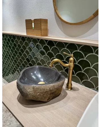 Smiles Green: Fish Scale Wall Tile in Green