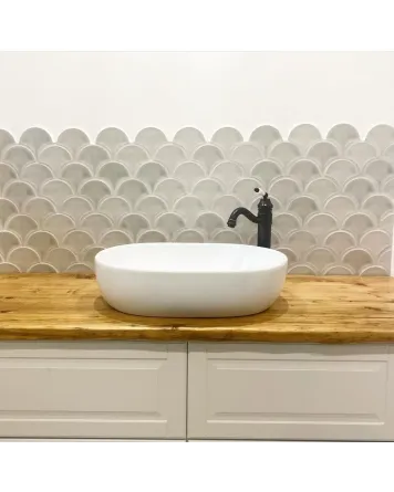 Smiles Mist: Fish Scale Wall Tile in Grey