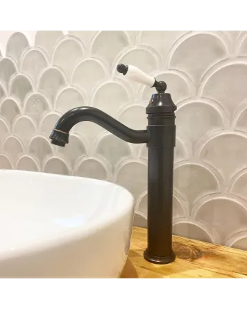 Smiles Mist: Fish Scale Wall Tile in Grey
