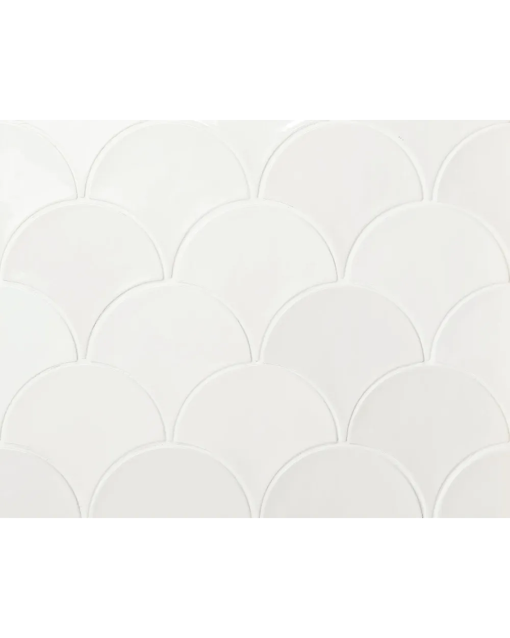 Smiles White: Fish Scale Wall Tile in White