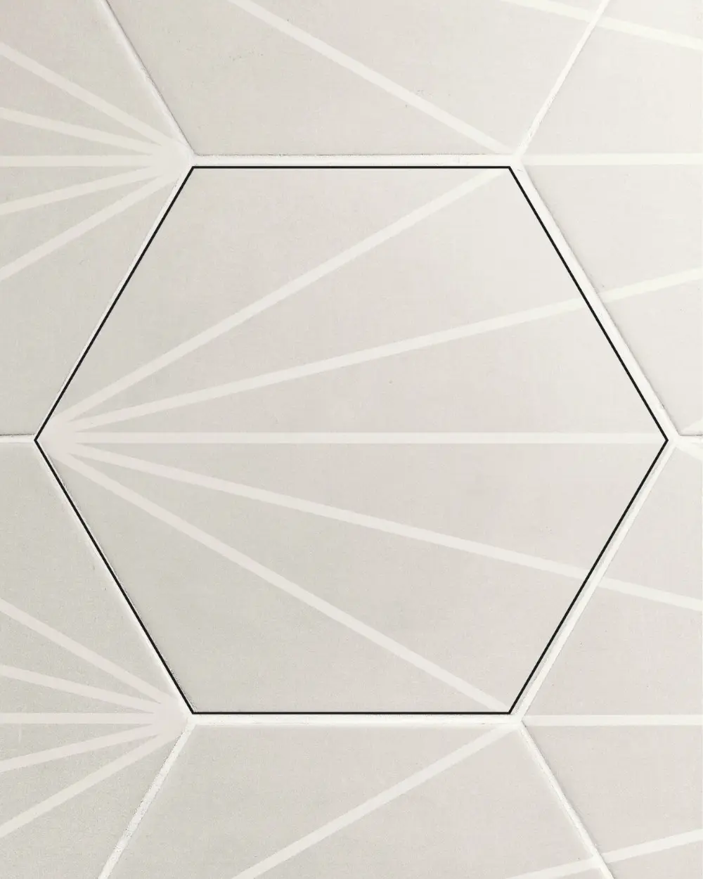 Sun Hexagon Fliesen Pearl 23x26cm mit weißen Sonnenstrahlen als Motiv