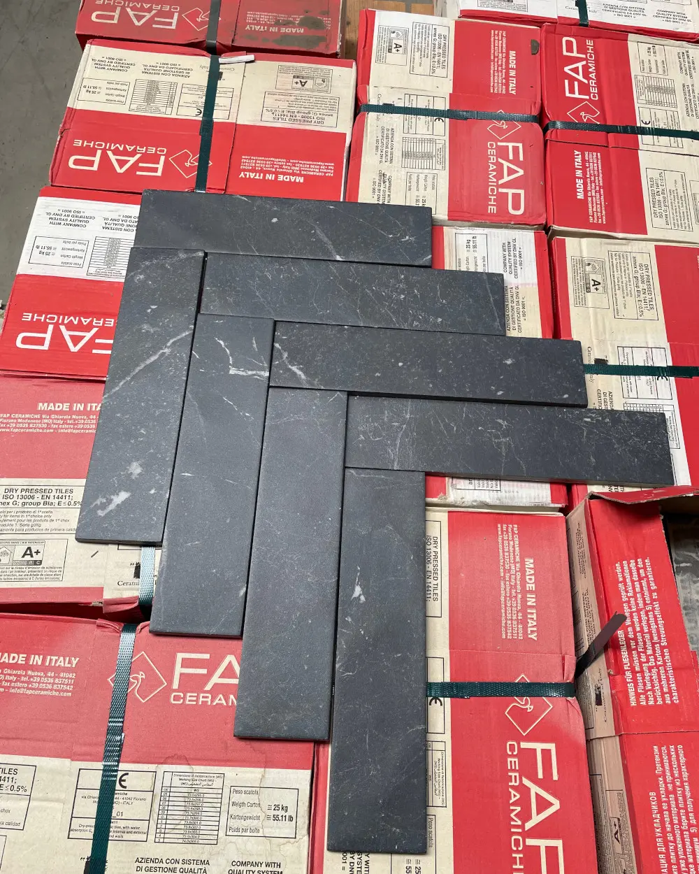 12,96 m² Restposten 7,5x30 Roma Grafiite Brick