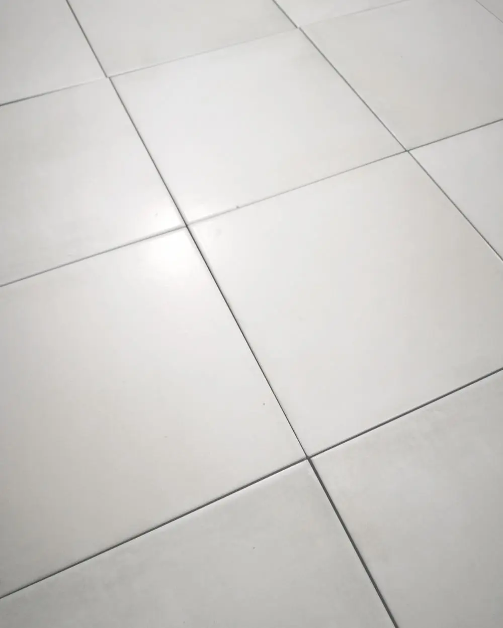 Cement tile white "used look" porcelain stoneware